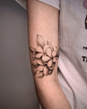 Freehand / bishoprotary / 3rl 0.25 #tattoo #tattoos #ink #blackworktattoo #blackwork #theartoftattoos #darkartists #flowertattoo #tattooartist #blkttt #lovettt #inktattoo #tttism #tattoomoscow #blxckink #taot #tattoospb #tattoodo #blacktattoo #btattooing #theblackmasters