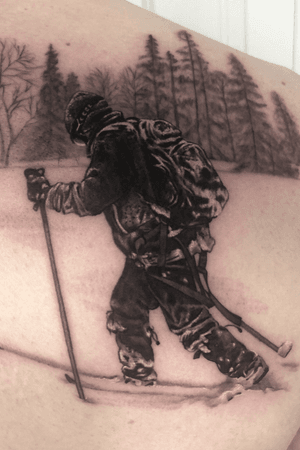 @kingsroadrebecca on Instagram. #blackandgrey #realistic #skiing #ski #crosscountryskiing #winter #vinter #forest