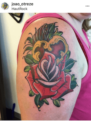 little rose #joao_otreze #rose #rosetattoo #oldiscool #oldschool #oldschooltattoo #rosa #tattooist #tattooing #tattoo #ink #inked #happy #thankyou #hautrock #haarrock #zurich #switzerland #tattoozurich #zurichtattoo
