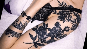 I really like the style of this tat, it just needs more. #shouldertattoo #jetblack #flowers