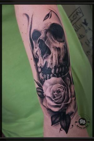 Skull and rose #blackandgrey #skull #rose #realism #simoneb.tattooartist #design #designer