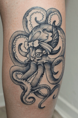 Golden thanks to Iris! I had the pleasure of doing this awesome octopus🐙 ..........#tattoo #tattooed #tatts #tattooist #tattooer #italiantattooer #octopus #octopustattoo #sea #ocean #animal #passion #japan #neojapanese #darkartist #darktattoo #blackwork #skin #skincare #insta #instagram #italy #verona #tattooing #electric #electrictattooing #picture #art #original