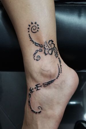 Sexy Ankle Tattoo #comegetone #newtattoo #tattooartist #tattoosbyabel #tattoos #tattooing #homestead #wynwood #miamibeach #southbeach #palmetto #orlando #kissimee #miamitattooartist #foottattoos #ankletattoos #tribaltattoo