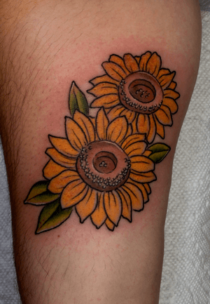 Sunflowers #neotraditional #tattoo #colortattoo 