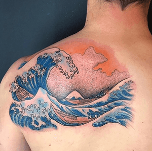 I sea what you did there! 🌊 Vlad - @vlad_scandal sailed his way into our souls with this stunning take on the Hokusai wave. Don’t sink ship! Float into our emails with your ideas! 🌕🌫