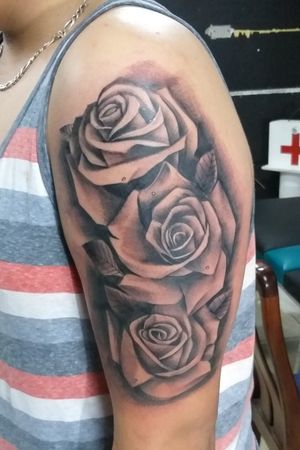 Rosas#roses #rosestattoo #tattooart 
