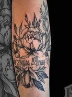 Done by Gorillla Tattoo #dotwork #lettering #linework #simple #blackandgrey #caligraphy #flower #flowers