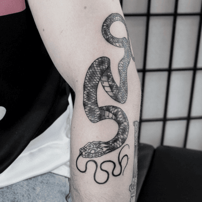 VENOM/ Done at @nuitblanchetattoo. Thanks Martin for your trust. #snaketattoo #snake #customtattoo #custom #tatouage #paris #tattooparis #paristattoo #blackwork #blackworlers #dark #darkart #tattooing #tattoo