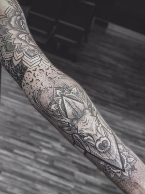 #tattoos #tattoo #tattooed #tattooist #tatuajes #tattooart #art #inked #ink #tatuagem #blackwork #tattoomodel #black #tattoo2me #flowertattoo #color #lovetattoos #tattooer #vegano #vegan #blackfriday #armsleeve #love #blakwork #tattoostyle #tattoo2us #drawing #tattooartist #tattooinspiration #blxckink #electricink #artist #blackworkerstattoo #tattooartists # #blacktattoomag #blackworktattoo #tattoolife #geometrictattoo #finelinetattoo #tattooideas #tattooing #inktattoo #tattoodo