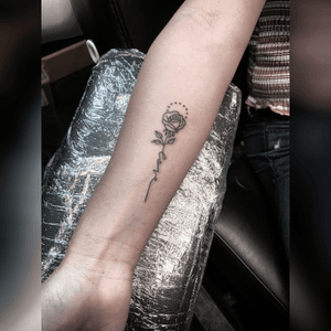 Today was a small tattoos at @crackerjacktattoos 💥 Got to bang out this cute lil rose with love ❤️ for @_valerieemariee 🤟🏻#TattzByAG #Ink #Tattoo #Tatuaje #BodyArt #ArteCorporal #smalltattoo #simpletattoo #linework #lineworktattoo #haltomcity #fortworthtx #DFW #DFWTattoos #rose #rosetattoo