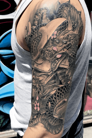 Samurai helmet and dragon tattoo citas y consultas abedwardtattoo13@gmail.com o whatsapp al 640036355 #iezumi #blackandgreytattoo #japanesetattoo #samurai #dragon #deagontattoo #edwardortiztattoo #tattoo #neotraditionaltattoo