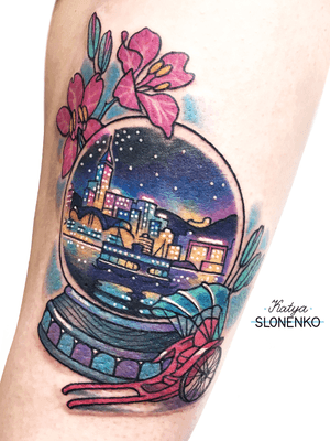 Night view of Victoria Harbor, Hong Kong, in the snow globe. #snowglobe #landscapetattoo #amsterdamtattoo #scenerytattoo #neotraditionaltattoo