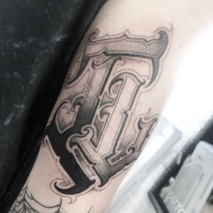 *TL - Tattoo-Leader, freehand #lettering #tattoomoscow #scripttattoo #fineline #LetteringArtists #thebesttattooartists 