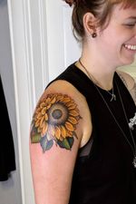Freehanded sunflower #tattoo #tattoolife #tattooart #saniderm #envyneedles #rosewatertattoo #tattoos #tattooartist #art #ink #inked #lynntattoos #inkedmag #portland #portlandtattooers #portlandtattoo #pdx #pdxartists #pdxtattooers #pdxtattoo #tattooed #tatsoul #fusiontattooink #fkirons #bestink #flowertattoos #tattoosnob #stencilstuff #sunflowertattoos #eternalink