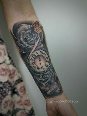 Tattoo feita ontem na @helem5416 .Orcamentos 61 991950190 ..#tattoorosa #rosa #relogio #tattoorelogio #blackandgray #tattoorealismo #inspirationtattoo #tattoo #tattoolife #tattooforlife #tattooartistmagazine #electricink  #tattoomundo #tattoodo #tattoo2me #artfusion  #tattooartist #artfusion #tatuadorbrasileiro #inked #tattooart #bsb #brasilia #tattoobsb #thiagotattoo #ink #tattoolove #tattoobrasil #tattooes #electrapop #electra