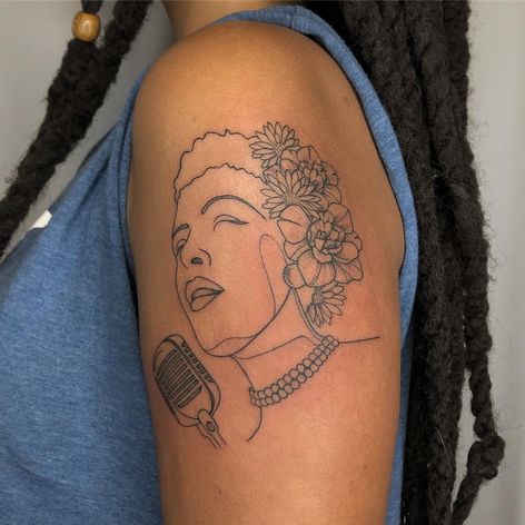 Tatuaje Billie Holiday de la artista del tatuaje Brittany Randell #BrittanyRandell #humblebeetattoo #blackfemaleartist #blacktattooartist #blacktattooer #blacktattoos #poctattoos #poc #torontotattoos #ilustrativo #linework