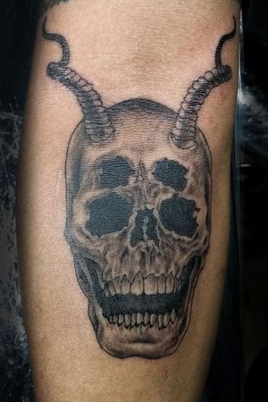 Skull on  black and shade work