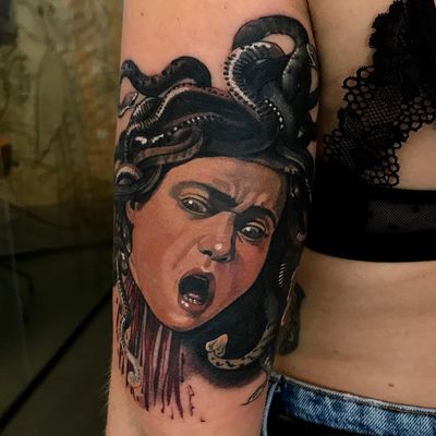 Caravaggio Medusa tattoo by Albachiara Livieri #AlbachiaraLivieri #Caravaggio #famouspaintingtattoo #famouspaintings #painting #fineart #art #tattooidea #medusa #portrait #ladyhead #snakes #neotraditional