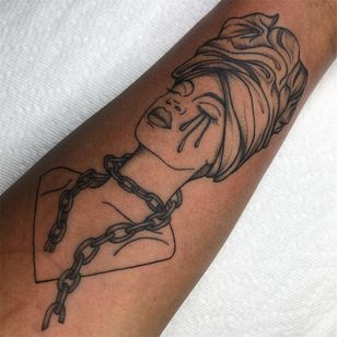 Retrato del tatuaje de la artista del tatuaje Brittany Randell #BrittanyRandell #humblebeetattoo #blackfemaleartist #blacktattooartist #blacktattooer #blacktattoos #poctattoos #poc #torontotattoos #illustrative #linework