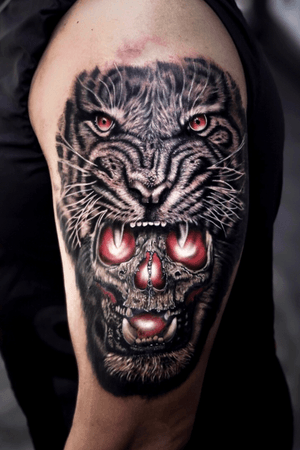 Work in process.🌑🌘🌗🌖🌕A skull in a tiger’s mouth. 💀 🐅 The lower part is healed.///////•••••••••••••••••••••••••••••••••#realism #blackandgray #tattooed #inked #realismtattoo #artwork #amsterdamtattoo #realistic #instart #tattoodesign #picoftheday #tats #art #tattoomodel #тату #ink #tattoolife #tats #tatts #tattooideas #realistictattoo #artistoninstagram #tattoo #tattoos #inkedgirls #tattooedgirls #tattoo2me #tattooartist #colortattoo #tattoo2me #thebesttattooartists #tattoodo