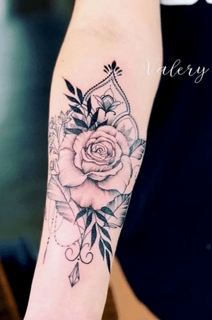 I love these kind of tattoos. #forearmtattoo #flowertattoo #rosetattoo #mandalarosetattoo #mandalatattoo
