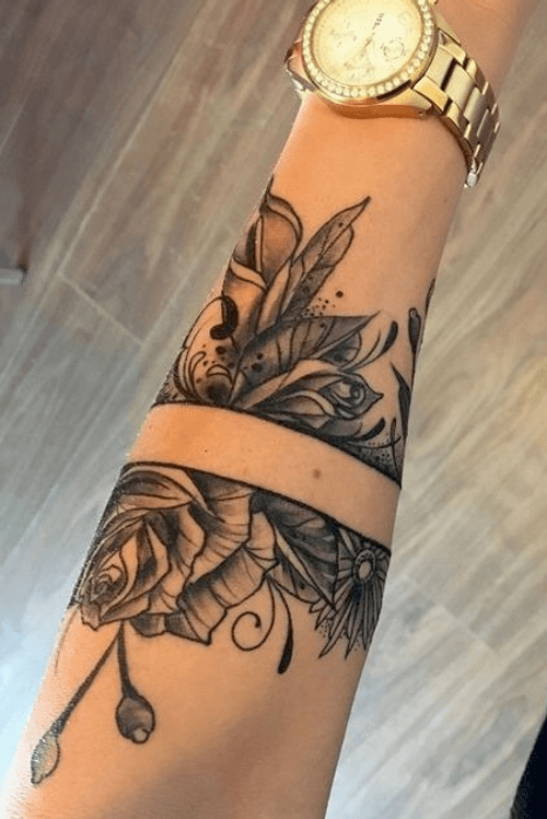 Tattoo Uploaded By Alyssa Armbandtattoo Armband Flowers Flowertattoo Wristtattoo Forearmtattoo Tattoodo