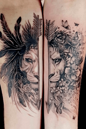The lion and his lioness🦁♥️ #couplestattoo #liontattoo #lionesstattoo #feathertattoo #flowertattoo #halftattoo #butterfly #arrowtattoo #hisandhertattoo