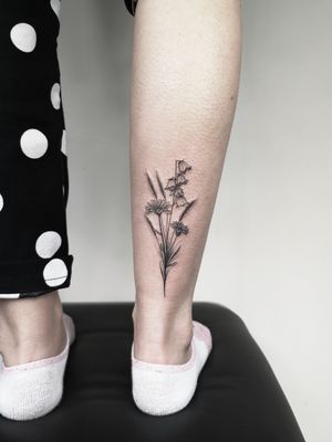 Wild flowers 🌼 Bookings only via Instagram: @nikita.tattoo 🇱🇹 Lithuania, Kaunas 🧭 #tattoo #tattoos #tattoodesign #tattooartist #linework #lineworker #lineworktattoo #thinlinetattoo #fineline #dotwork #dotworktattoo #minimalism #minimalistic #minimalistictattoo #blackwork #blackworker #blackworktattoo #kaunas #lithuania #inked #inkedgirls #floraltattoo #flowertattoo #flowers 