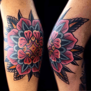 #flowertattoo #mandalaflower #oldschooltattoo #traditionaltattoo #tattoo #tatuagem #tatuagemoldschool #tatuagemtradicional 