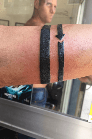 Clean line arm bands