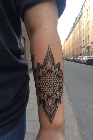 Flower of life mandala dotwork tattoo #mandala #sacredgeometry #floweroflife #geometric #pattern #dotwork #dotworkers #geometry #maryjane #maryjanetattoo #stockholm #studioseventattoo