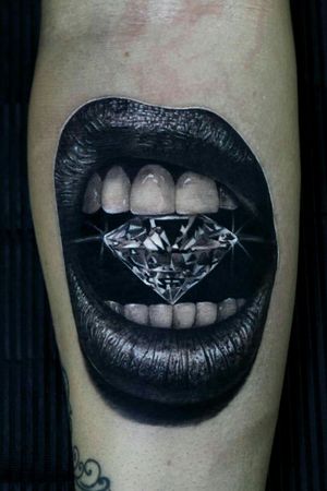 Diamond Real Tattoo.. #diamondtattoo #diamond #blackandgreytattoo #blackandgrey #realtattoo #tatuaggiorealistico #tatuaggio #arte #art #arttattoo #blackandwhitetattoo #blackandwhitetattoo #tatuaje #tatuagem #mouthtattoo #mouth 