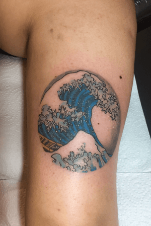 La gran ola #tattoo #thegreatwaveoffkanagawa #kanagawa #thegreatwave #tattooart #fullcolor #fullcolortattoo #waves #wavestattoo #tattoooftheday #buenosaires #buenosairestattoo #argentina #tattooargentina