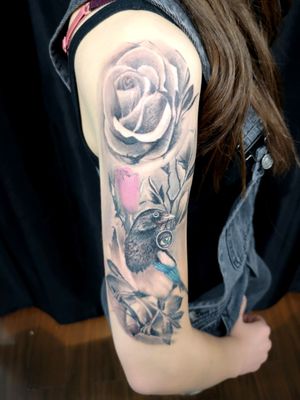 Realistic magpie with roses greywash and color