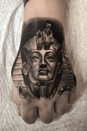 Egyptian king black & Grey #berlin #egyptian #blackandgrey #blackandwhite #inked #handtattoo #skinart #베를린타투 #블랙엔그레이 
