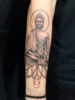 Buddha with geometric background 
