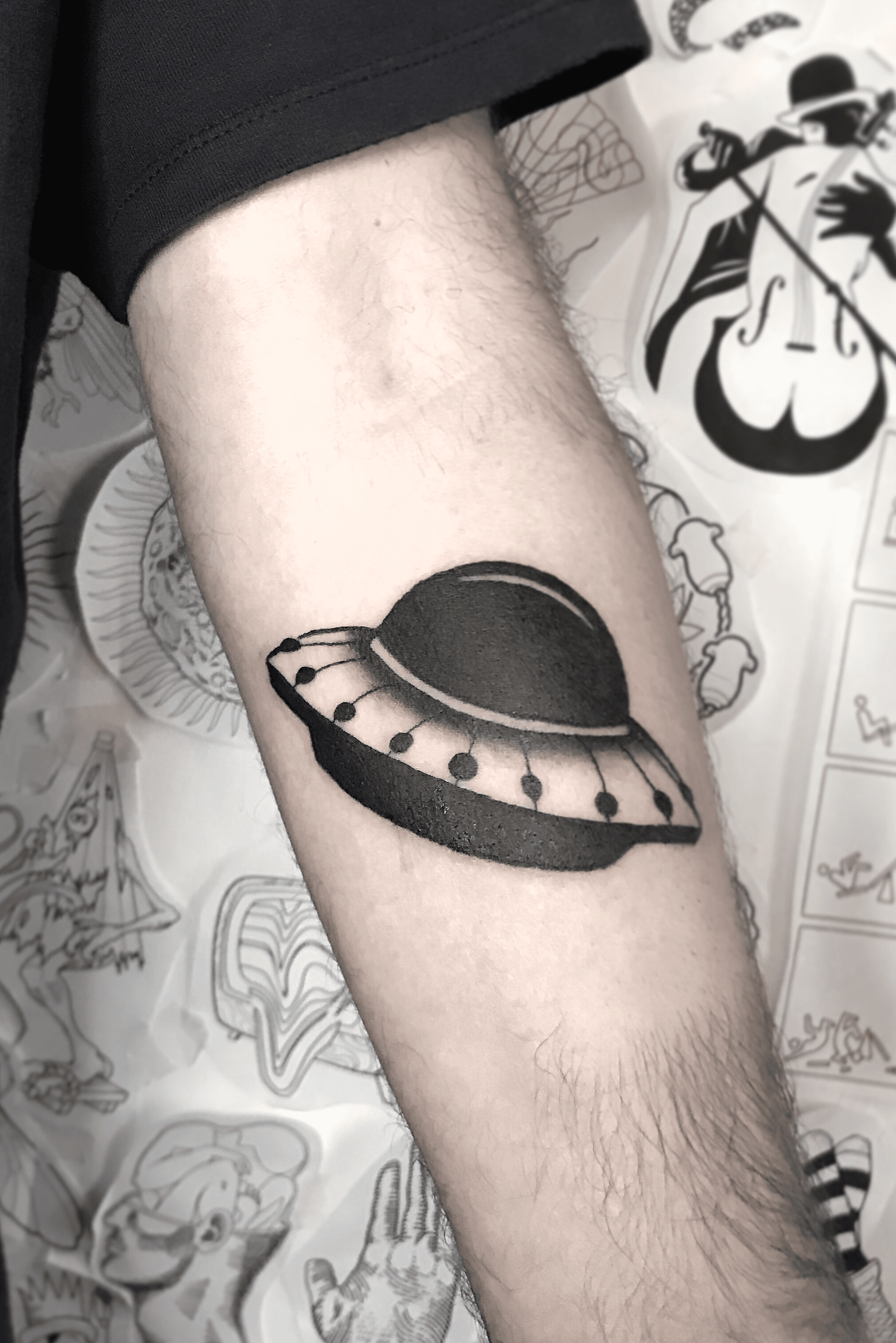 Tattoo uploaded by Tom Sasson • #alien #spaceship #ufo #blackwork #arm  #shading #outline • Tattoodo