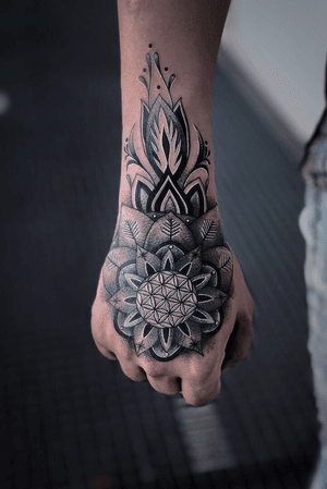 Bad ass Mandala on the hand.💣💥🎨✍🏻///////•••••••••••••••••••••••••••••••••#mandalatattoo #blackandgray #tattooed #inked #mandala #artwork #amsterdamtattoo #instart #tattoodesign #picoftheday #tats #art #tattoomodel #тату #ink #tattoolife #tats #tatts #tattooideas #geometric #artistoninstagram #tattoo #tattoos #inkedgirls #tattooedgirls #tattoo2me #tattooartist #colortattoo #tattoo2me #thebesttattooartists #tattoodo #lineworktattoo