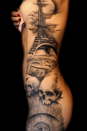 #blackandgrey #blackandgreytattoo #blackandgreytattoos #blackandgreyrealism #blackandgreyrealistic #photorealism #photorealistic #photorealistictattoos #paris #paristattoo #france #catacombs #thecatacombs #skull #skulls #eiffeltower #girlswithtattoos #Sidepiece #largescale #largetattoo 