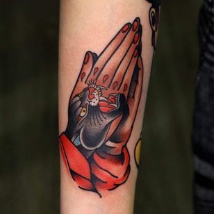 Clap tattoo por Mick Gore #MickGore #arm #color #traditional #panter #lapper tattoo #clappers #pray #hands #religious #jesus #mary #iconic