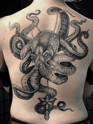 Fully healed shot of this Octopus on the back I did for Courteney. She’s a huge Lord of The Rings fan so we added the Evenstar. She sat like a rock! More large scale work like this please! Just email jimltattooer@gmail.com if you have any queries about getting tattooed! #octopus #backtattoo #backtattoos #darkart #blackandgrey #girlswithtattoos #blackwork #lordoftherings 