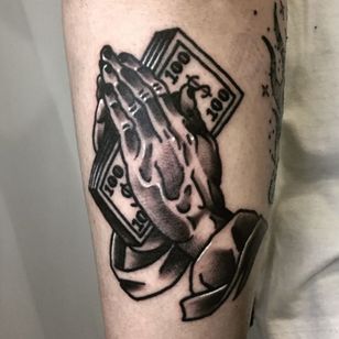 Clap Tattoo por Moogy #Moogy #traditional #money # 100 #dollar #blackwork #arm #clap tattoo #clappers #pray #hands #religious #jesus #mary #iconic