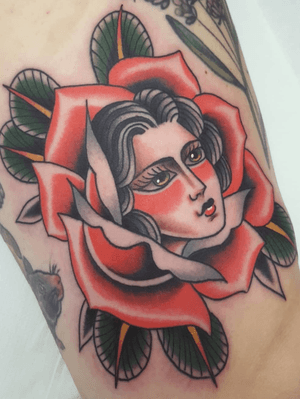 Lady in a rose 🥀