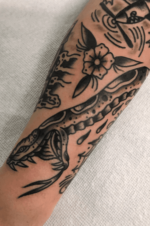 Freehand snake and flower fillers