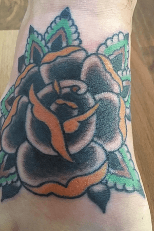 #rosetattoo #traditionalrose #tattoorose #traditionaltattoo #tattootraditional 