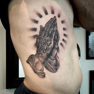 Clap tattoo de Olivier aka otattoo #Olivier #otattoo #blackandgrey #realism #oldschool #letters #handtattoo #tattooedtattoo #ribs #clapattattoo #clappers #prayer #hands #religious #jesus #mary #iconic
