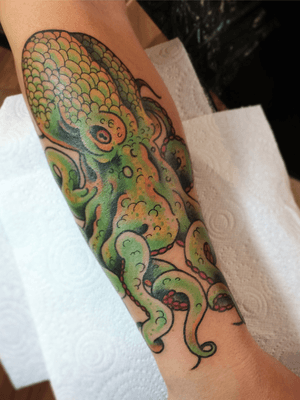 Octopus on the forearm I did for Harry before he moved to Australia. One of a set of tattoos I did for him and his family before he made the move. Great fun! For appointments or enquiries just drop me a message at jimltattooer@gmail.com #octopus #octopustattoo #traditional #traditionaltattoo 