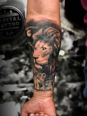 Tatuaje realizado por Rich Tatto Aguirre conoce el trabajo de un artista en Capital Tattoo México 🤟😎.....#richtattooaguirre #capitaltattoomexico #fuckingvida #leon #blancoynegro #familia #reyleon #lionking #ink #inked #tattooed #tattooartist #tattooart #tattoolife #inkedup #inkedgirls #girlswithtattoos #instatattoo #bodyart #tattooist #tattooing #tattooedgirls #blackwork 