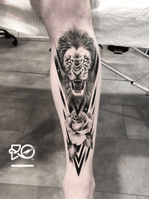 By RO. Robert Pavez • BLACK LION • Done in studio inkdistrictamsterdam • 🇳🇱 2019 #engraving #dotwork #etching #dot #linework #geometric #ro #blackwork #blackworktattoo #blackandgrey #black #tattoo #fineline
