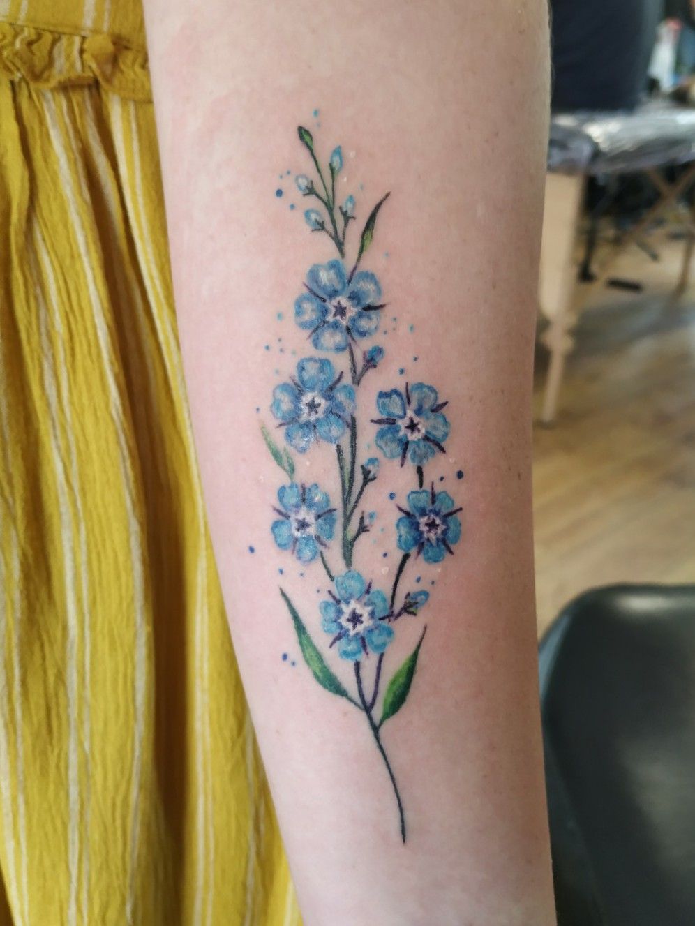 Forgetmenot Tattoo blue flowertattoo forgetmenot unutmabenicicegi  nemoubliepas minimaltattoo vergis  Tattoos Forget me not tattoo  Flower tattoo designs